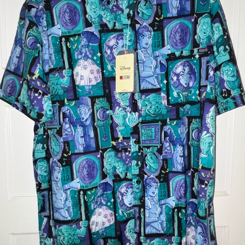 RSVLTS DISNEY’S HAUNTED MANSION “HAUNTED HOUSEGUESTS" BUTTON UP